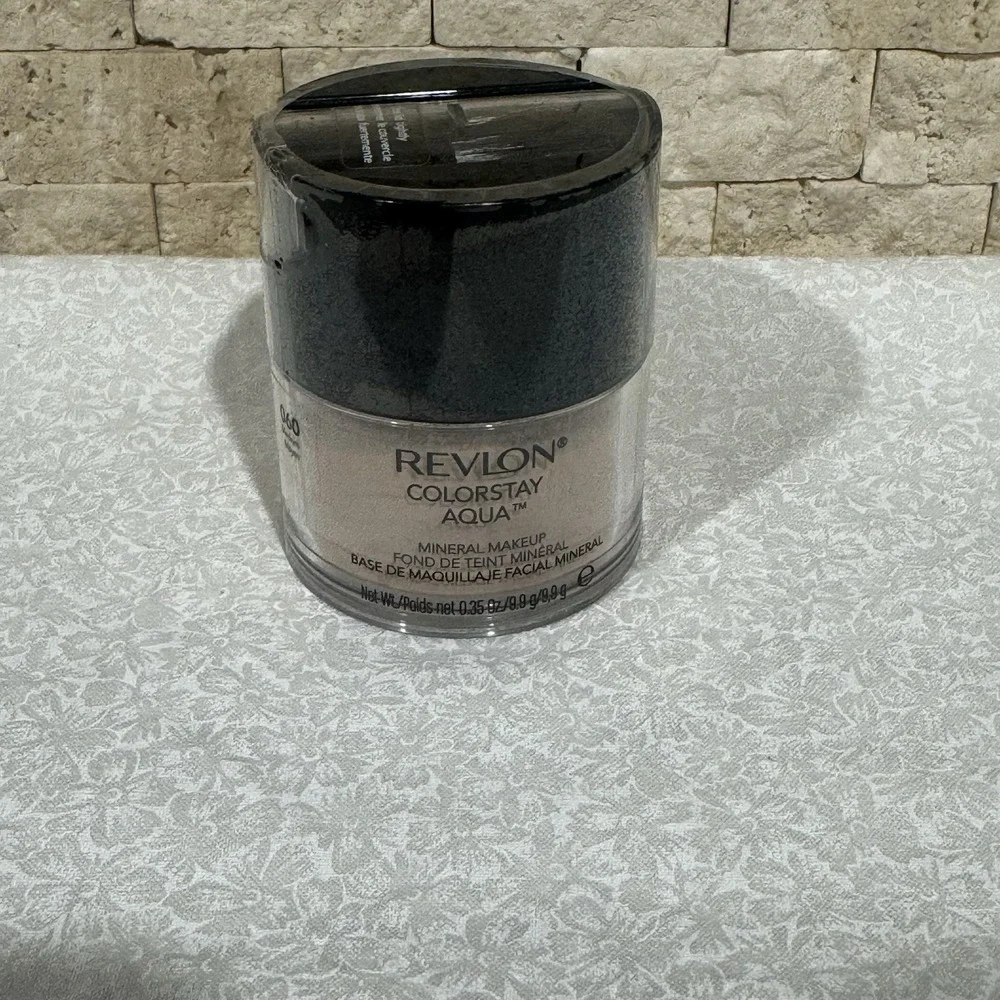 Revlon Colorstay Aqua Mineral Makeup- 0.35 OZ / 9.9g - 060 Medium SPF 13 SEALED